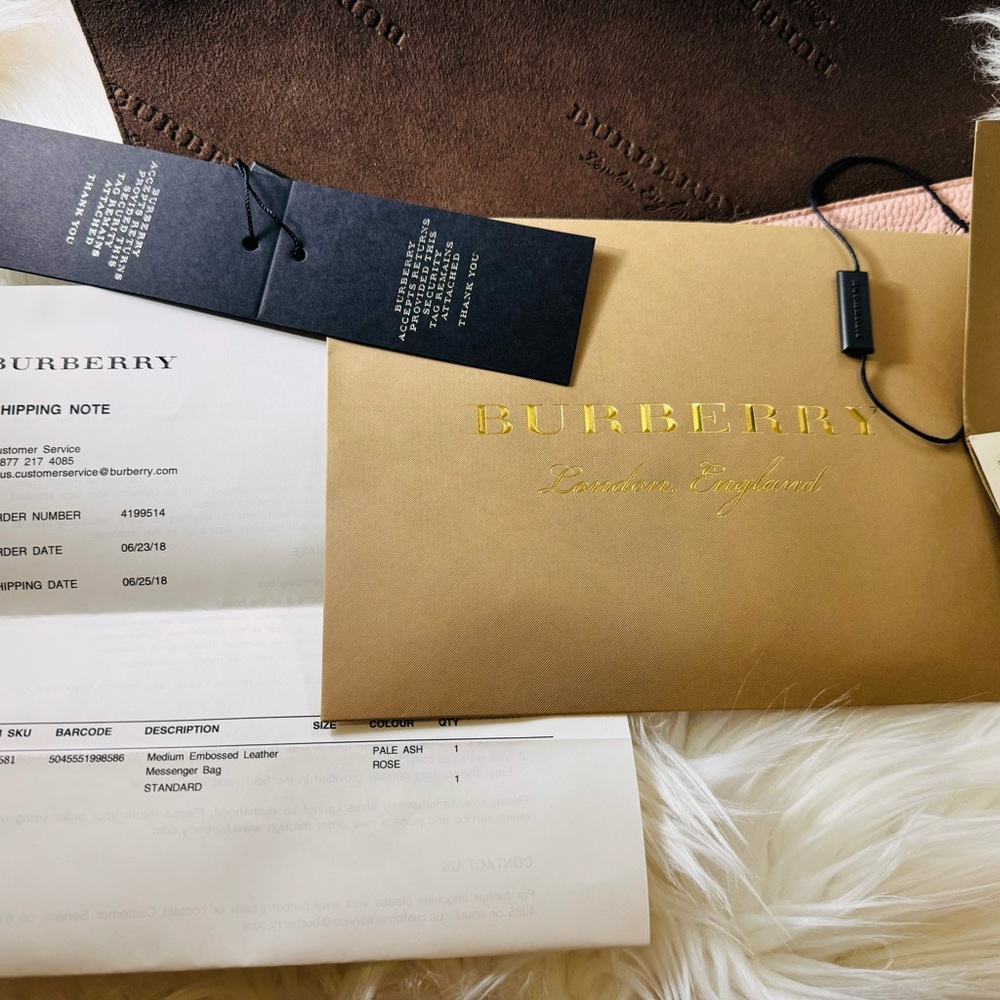 Authentic BURBERRY Messanger Bag H17cm x W25 cm x D9 cm in Pink Barely Worn.. - Picture 6 of 6